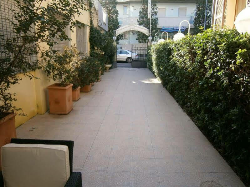 Hotel New Happy Rimini Exterior photo